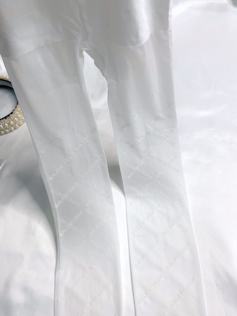 BALENCIAGA(バレンシアガ) 定番フロッキング アルファベット柄ストッキング 