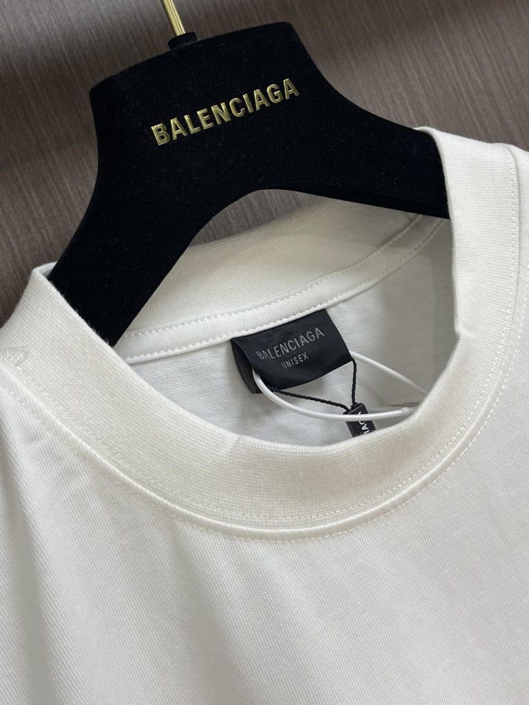 BALENCIAGA(バレンシアガ) 龍年限定 入手困難 業界最高い品質 コピー 新作半袖Tシャツ