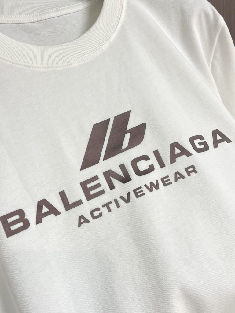 BALENCIAGA(バレンシアガ)    入手困難 ファッション  スーパーコピー  プリントロゴ半袖Tシャツ