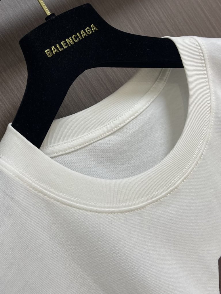 BALENCIAGA(バレンシアガ)    入手困難 ファッション  スーパーコピー  プリントロゴ半袖Tシャツ