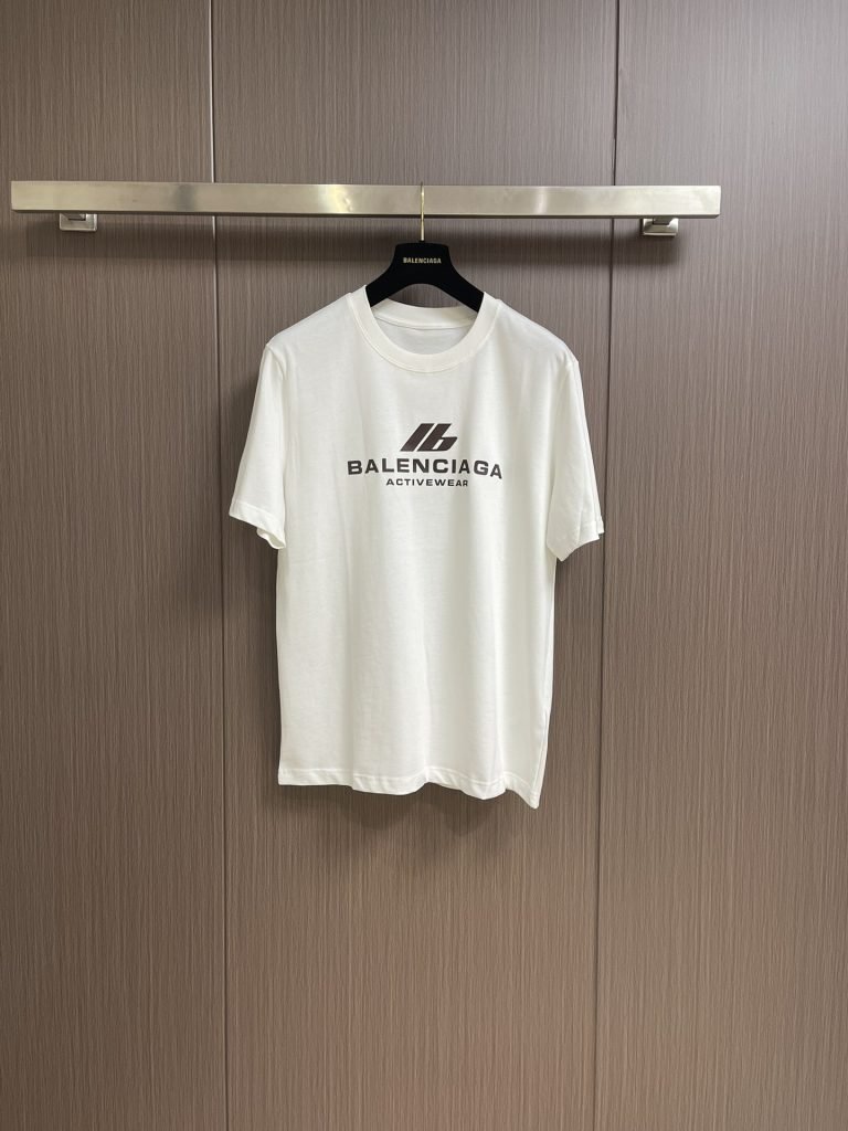 BALENCIAGA(バレンシアガ)    入手困難 ファッション  スーパーコピー  プリントロゴ半袖Tシャツ