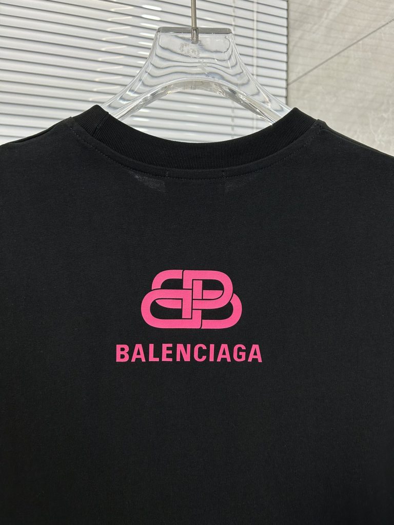 入手困難 バレンシアガコピー   気の新作ロゴプリント半袖Tシャツ