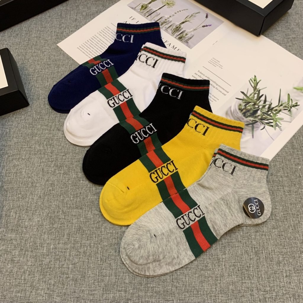Gucci（グッチ）偽物 グッチ新作純綿混合色ジャカードローソックス 激安通販