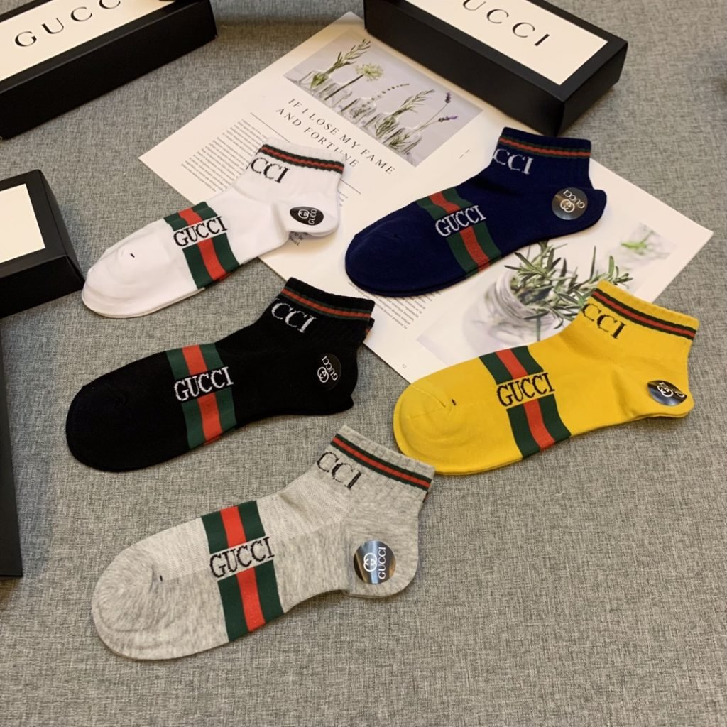 Gucci（グッチ）偽物 グッチ新作純綿混合色ジャカードローソックス 激安通販