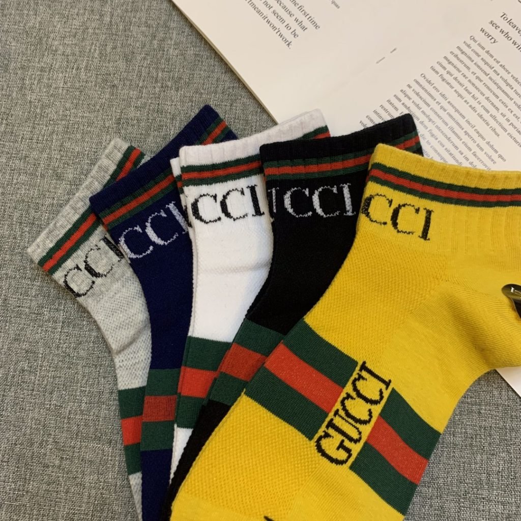 Gucci（グッチ）偽物 グッチ新作純綿混合色ジャカードローソックス 激安通販