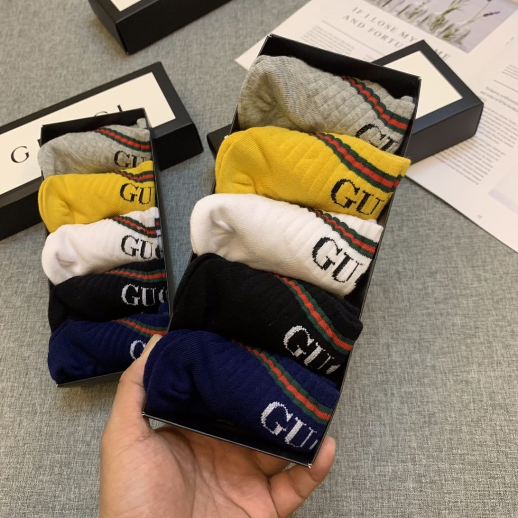 Gucci（グッチ）偽物 グッチ新作純綿混合色ジャカードローソックス 激安通販