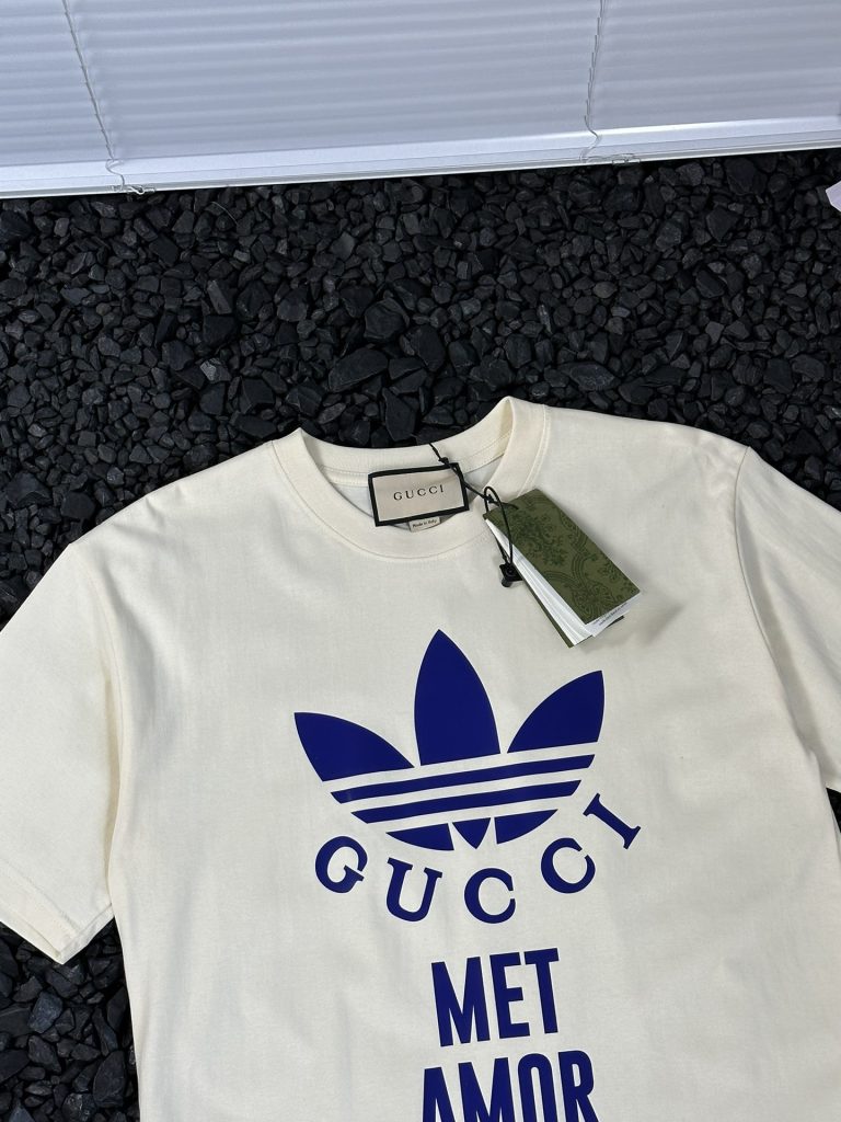 GUCCI (グッチ) スーパーコピー 芸能人 連名シリーズ夏新作クローバープリント半袖 通販