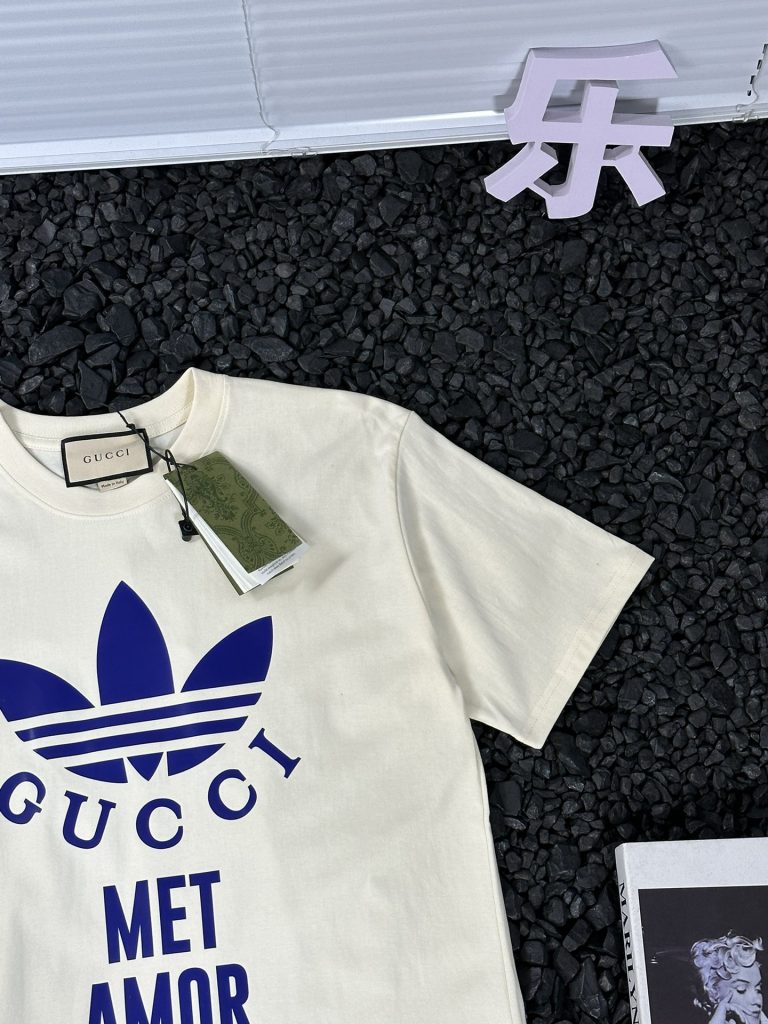 GUCCI (グッチ) スーパーコピー 芸能人 連名シリーズ夏新作クローバープリント半袖 通販