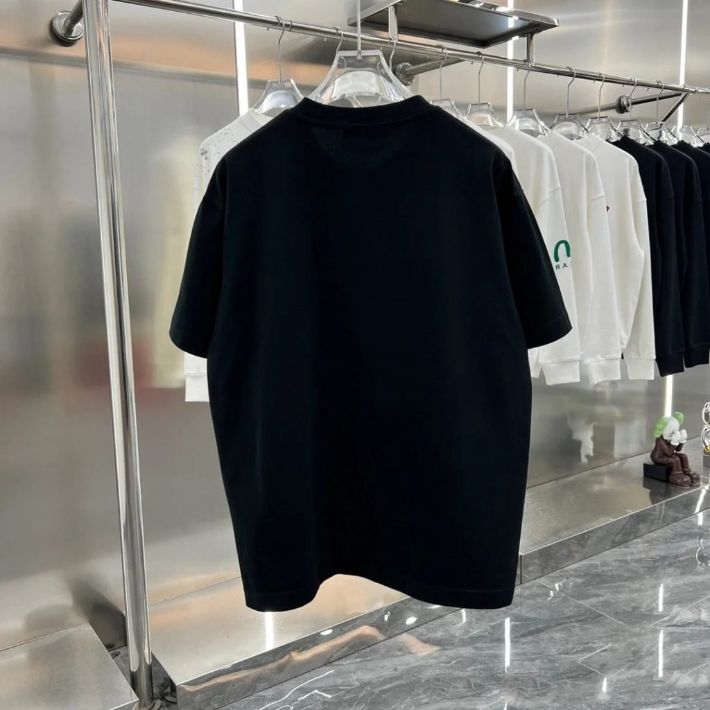 GUCCI (グッチ)  コピー  猫アルファベットプリント丸首半袖Tシャツ 激安通販