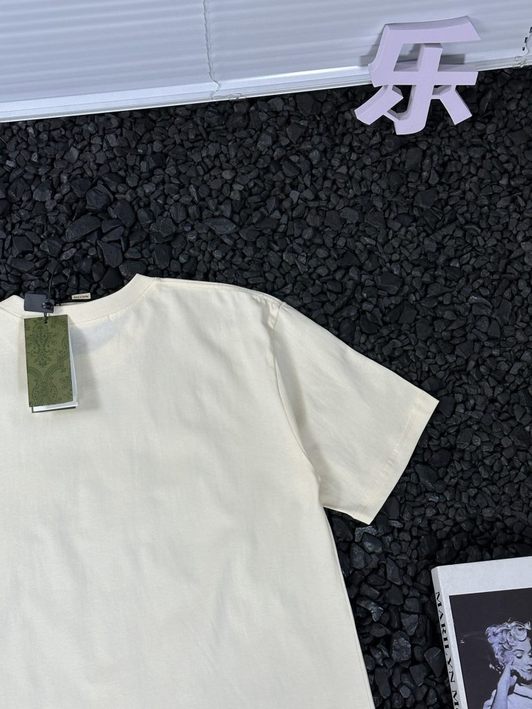 GUCCI (グッチ) スーパーコピー 芸能人 連名シリーズ夏新作クローバープリント半袖 通販