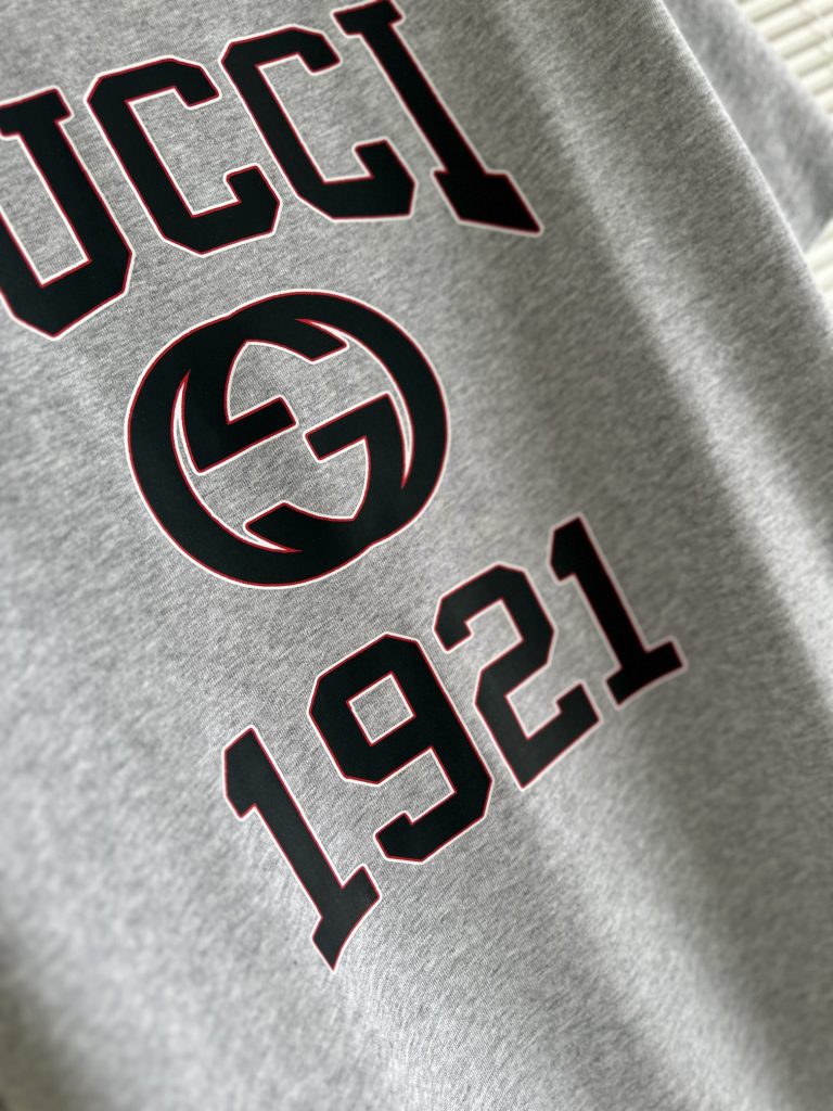 GUCCI (グッチ) 偽物 春夏限定タイプアルファベットグレーTシャツ 通販