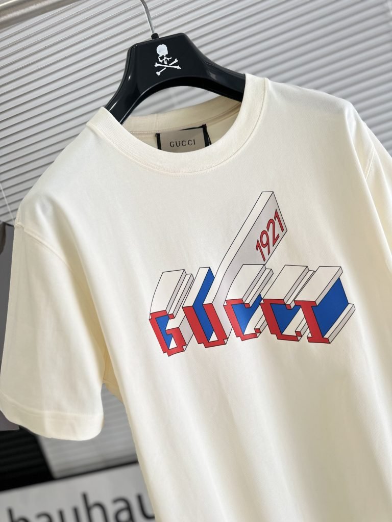 GUCCI (グッチ)   2024新作 n級品 レッドブルーアルファベットTシャツ 激安通販