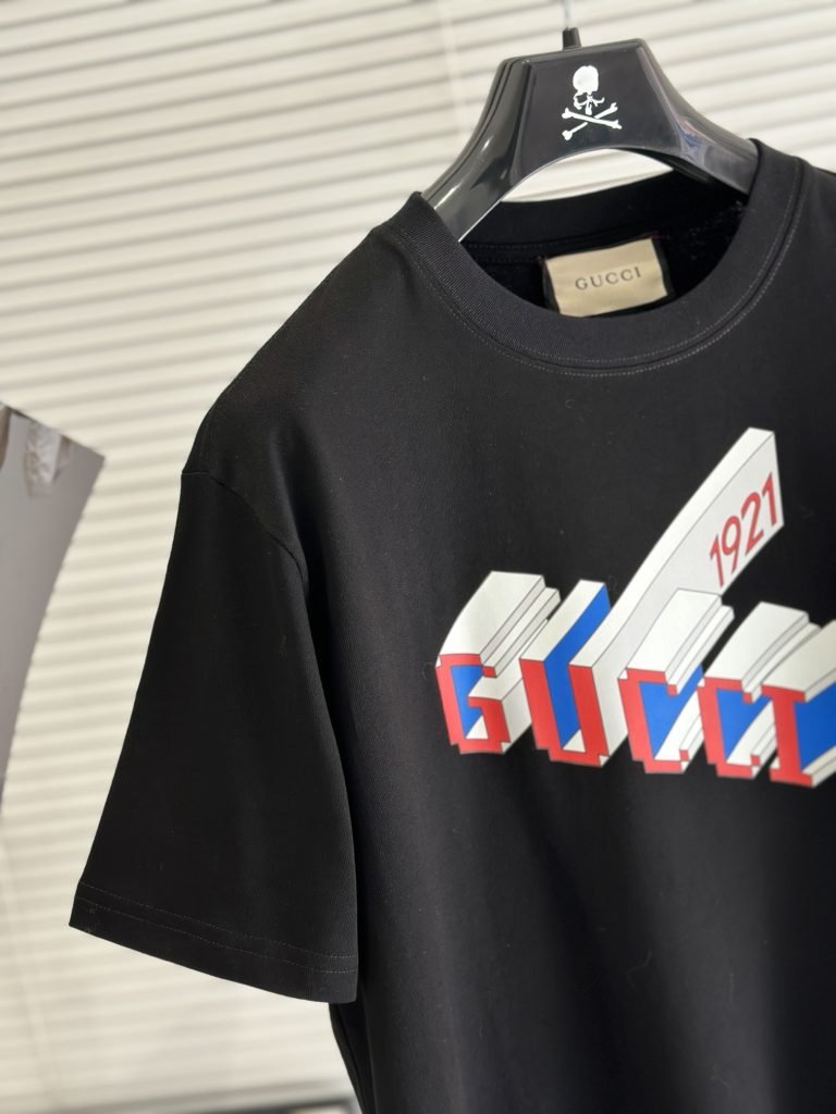 GUCCI (グッチ)   2024新作 n級品 レッドブルーアルファベットTシャツ 激安通販