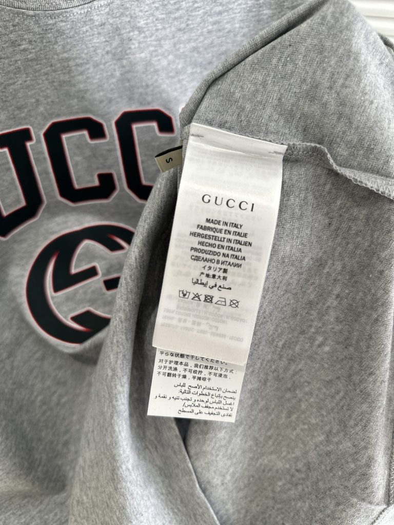 GUCCI (グッチ) 偽物 春夏限定タイプアルファベットグレーTシャツ 通販