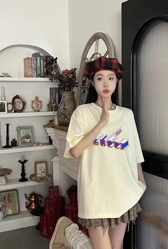 GUCCI (グッチ) 2024新作 n級品 レッドブルーアルファベットTシャツ 激安通販