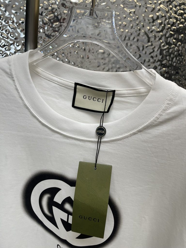 GUCCI (グッチ)  偽物 アルファベットプリント半袖 激安通販