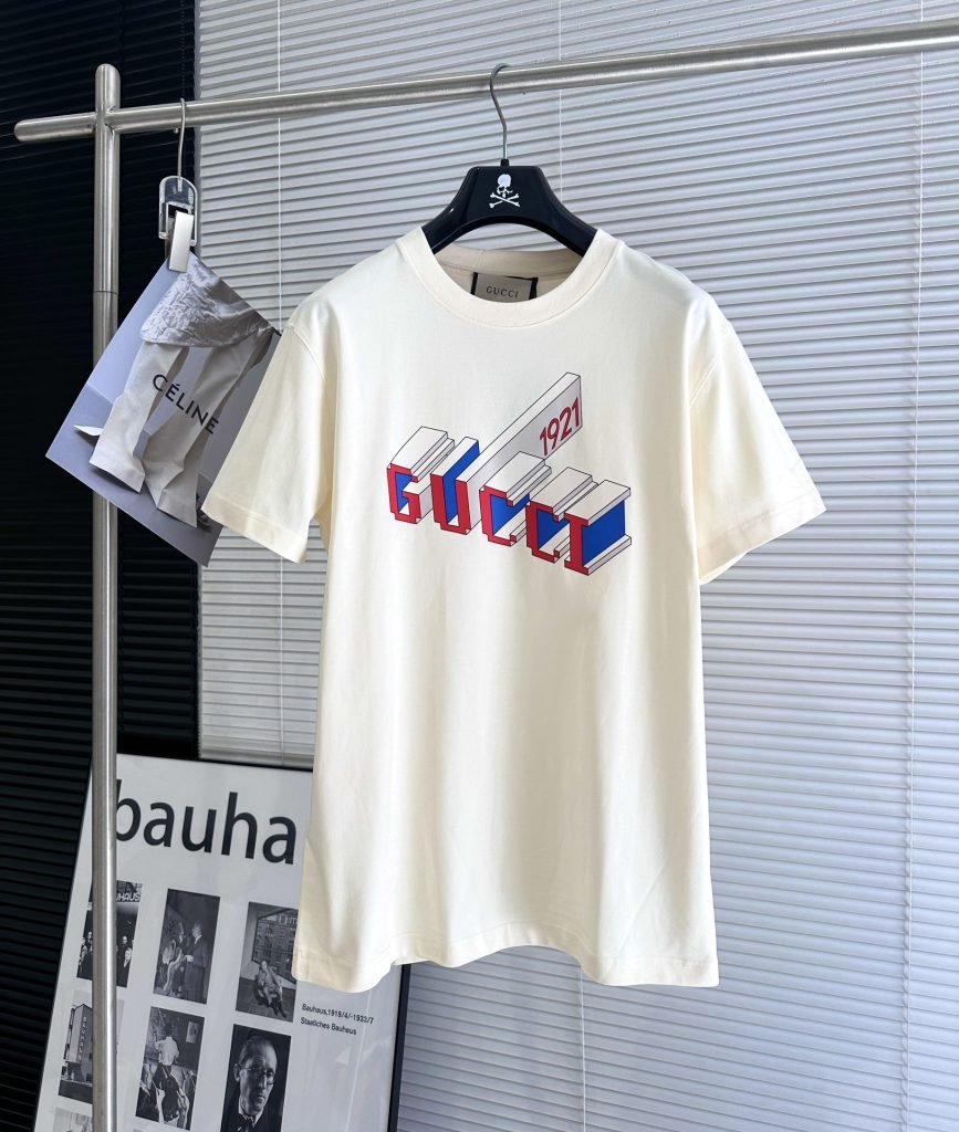 GUCCI (グッチ)   2024新作 n級品 レッドブルーアルファベットTシャツ 激安通販