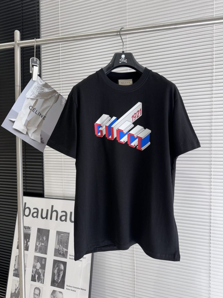 GUCCI (グッチ)   2024新作 n級品 レッドブルーアルファベットTシャツ 激安通販