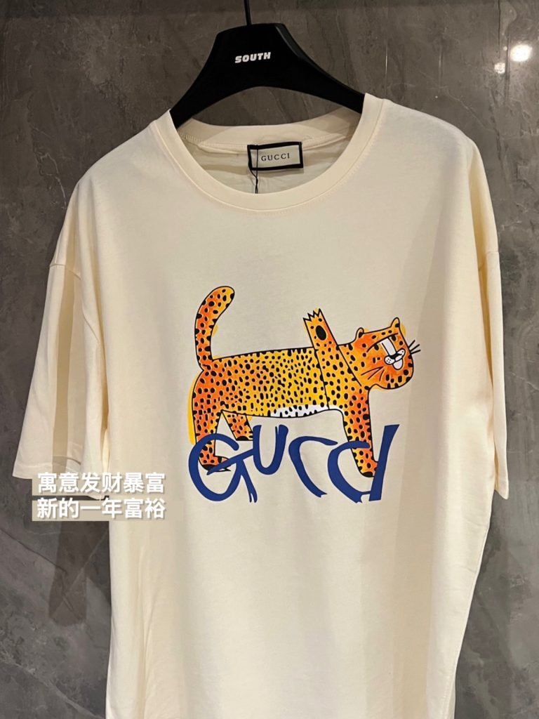 GUCCI (グッチ) スーパーコピー 金豹プリントアルファベットタイプ半袖Tシャツ