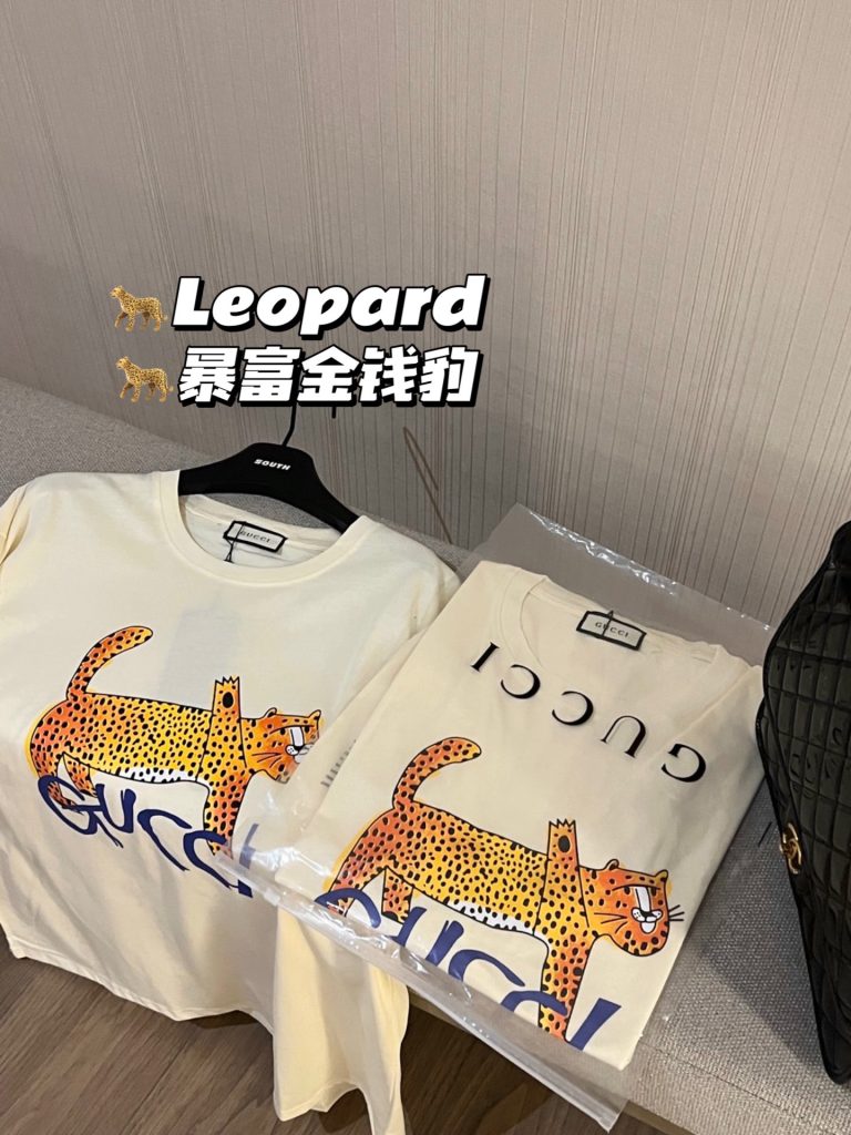 GUCCI (グッチ)  スーパーコピー 金豹プリントアルファベットタイプ半袖Tシャツ