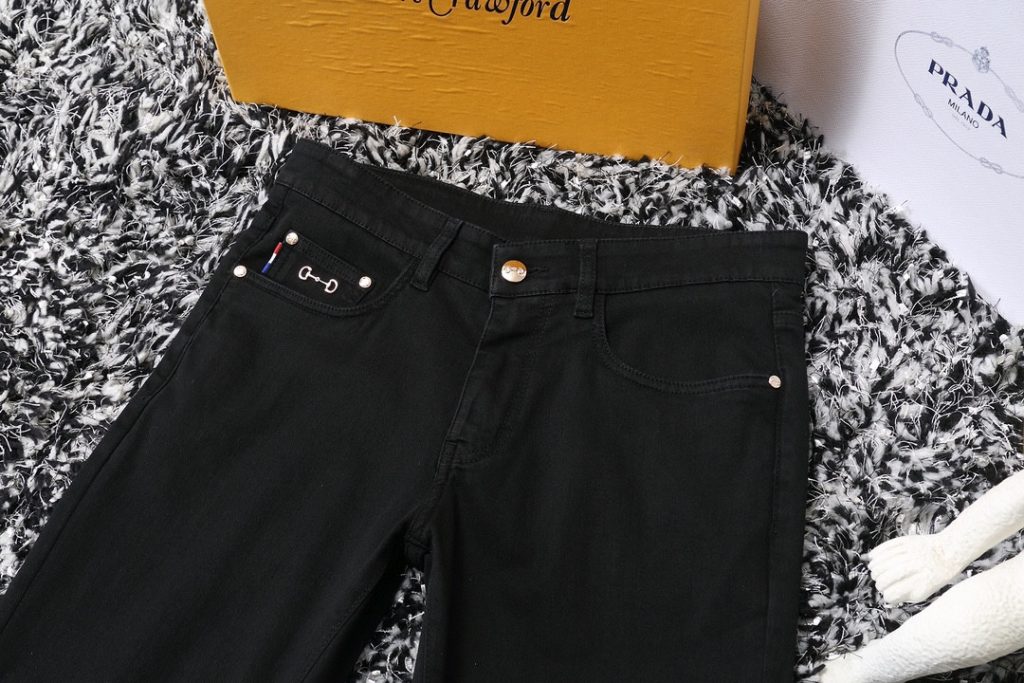   GUCCI (グッチ) 偽物 春夏新作ウォッシュ加工カジュアルジーンズ 通販