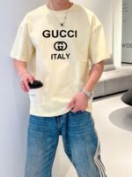 GUCCI (グッチ) n級品 芸能人 アルファベットプリント二重仕立て半袖Tシャツ