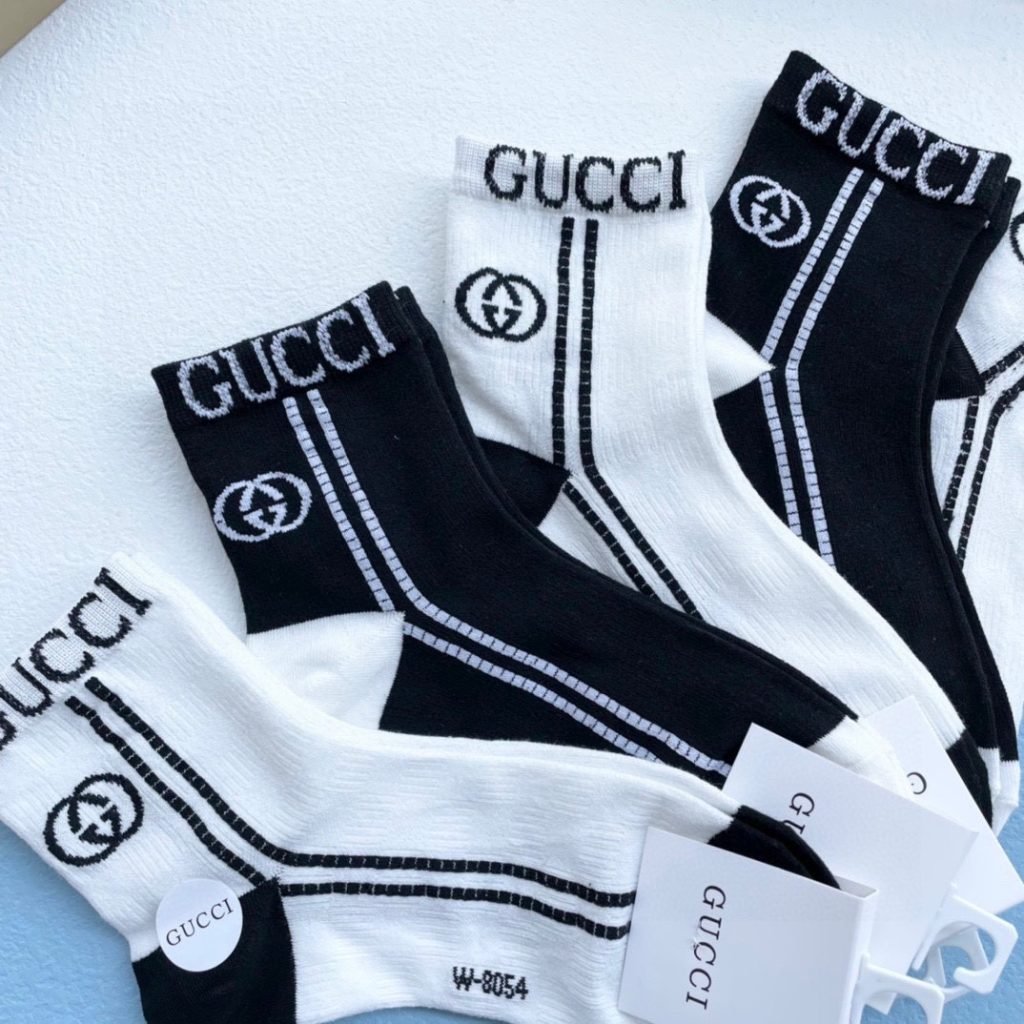 Gucci（グッチ） n級品 包装付き【一箱四足】 GUCCI ・グッチ❗️高品質🔥超バカ売れタイプ芸能人網紅靴下