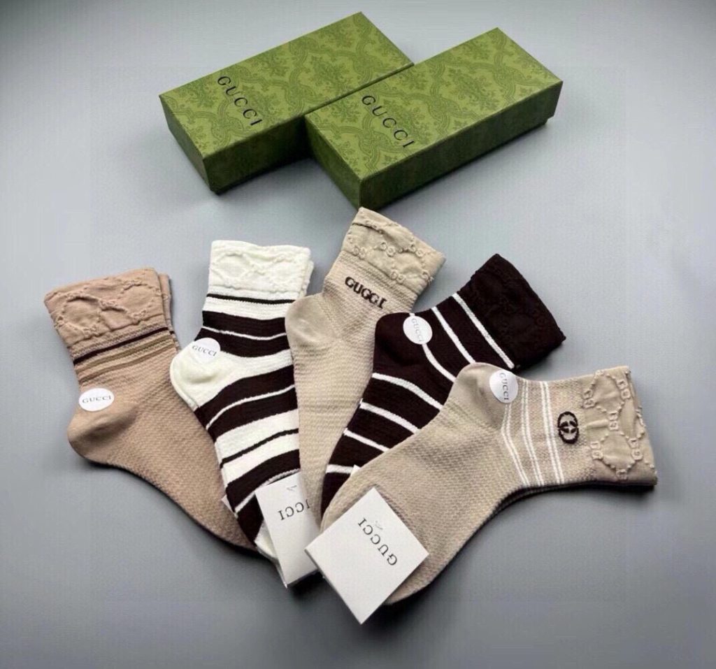 Gucci(グッチ)芸能人 Gucci ・古奇❗️ G家新品靴下❗️ 【一箱五足】ジャカード定番ダブルGマーク 激安通販