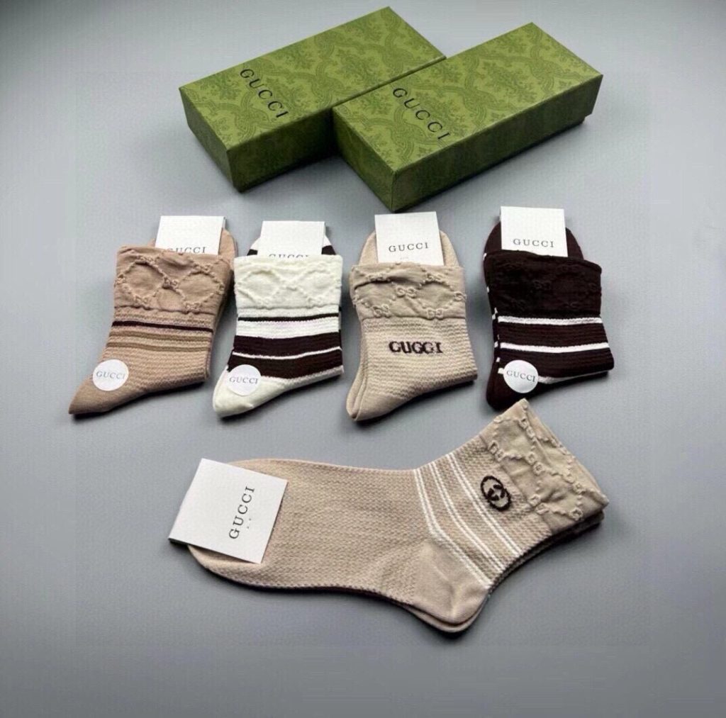 Gucci(グッチ)芸能人 Gucci ・古奇❗️ G家新品靴下❗️ 【一箱五足】ジャカード定番ダブルGマーク 激安通販