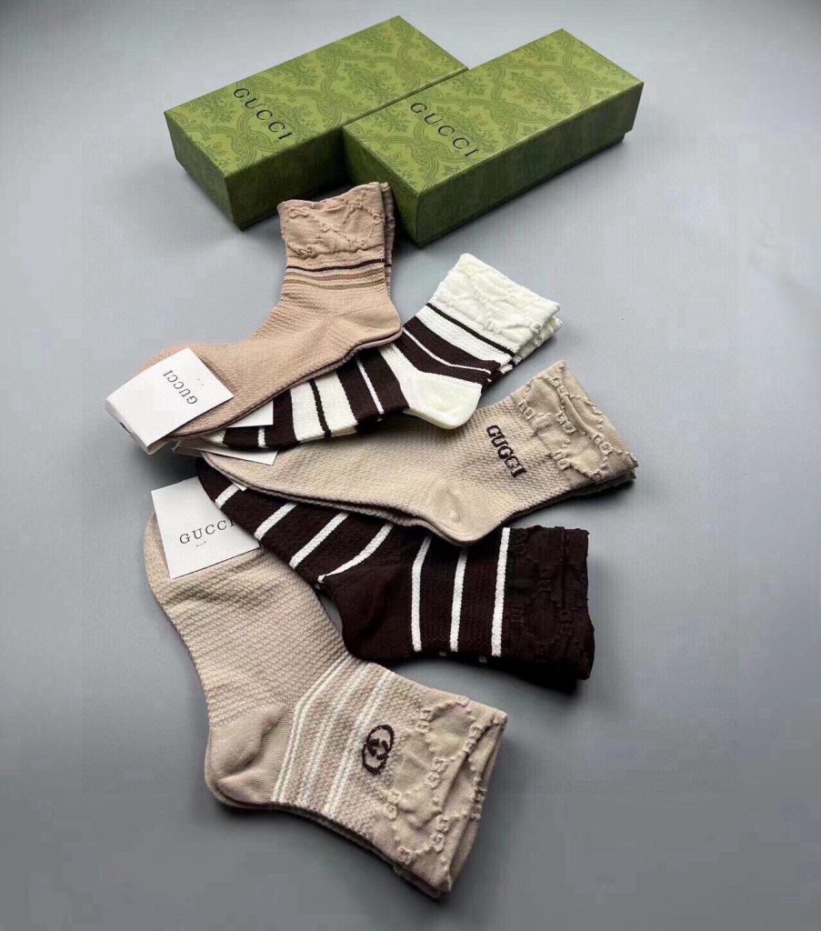 Gucci(グッチ)芸能人 Gucci ・古奇❗️ G家新品靴下❗️ 【一箱五足】ジャカード定番ダブルGマーク 激安通販
