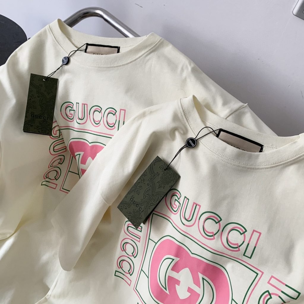 Gucci（グッチ）スーパーコピー ピンクロゴアルファベットプリント半袖