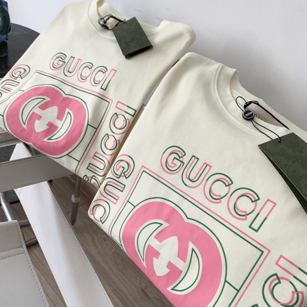 Gucci（グッチ）スーパーコピー ピンクロゴアルファベットプリント半袖