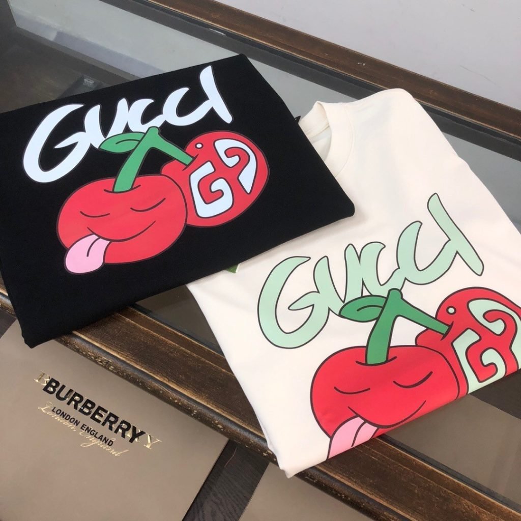 Gucci（グッチ） 2024春夏 コピー 最新ペアタイプチェリ ー半袖Tシャツ