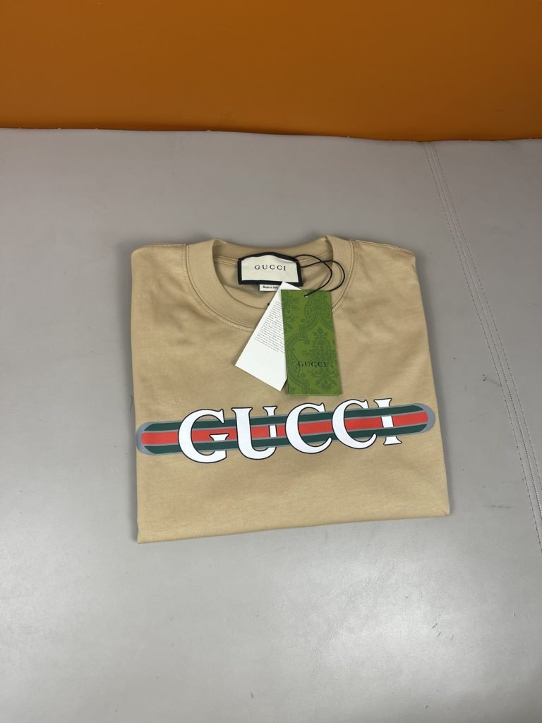 Gucci（グッチ）早春新作 コピー アルファベットプリント半袖Tシャツ