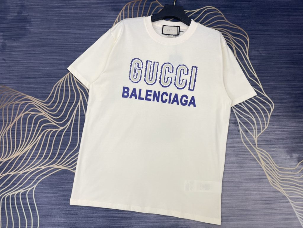 Gucci(グッチ) 激安販売 春夏連名 芸能人 限定プリントラウンドネック半袖Tシャツ