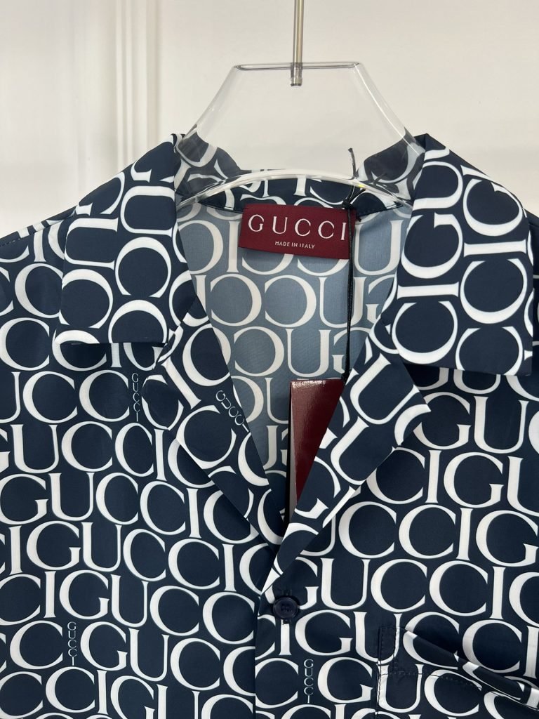 Gucci（グッチ）  激安販売 芸能人コピー 入手困難  プリントスキッパー半袖シャツ