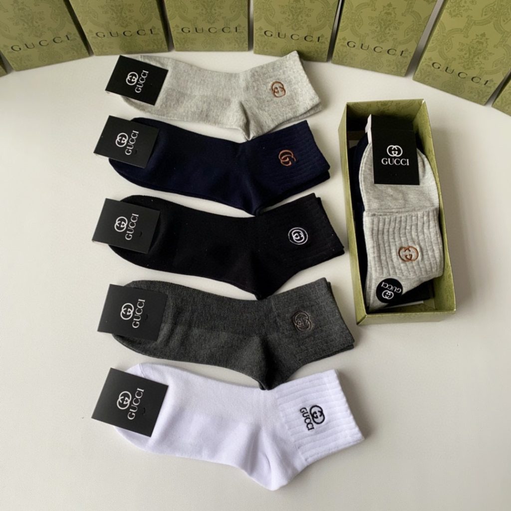 Gucci (グッチ) 入手困難 コピー 新作ミドル・ロングタイプの刺繍靴下|スーパーコピーn級優良店 9 Gucci (グッチ) 入手困難 コピー 新作ミドル・ロングタイプの刺繍靴下