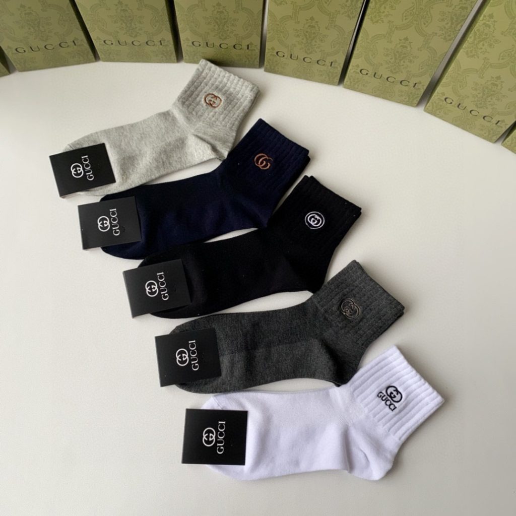 Gucci (グッチ) 入手困難 コピー 新作ミドル・ロングタイプの刺繍靴下|スーパーコピーn級優良店 2 Gucci (グッチ) 入手困難 コピー 新作ミドル・ロングタイプの刺繍靴下