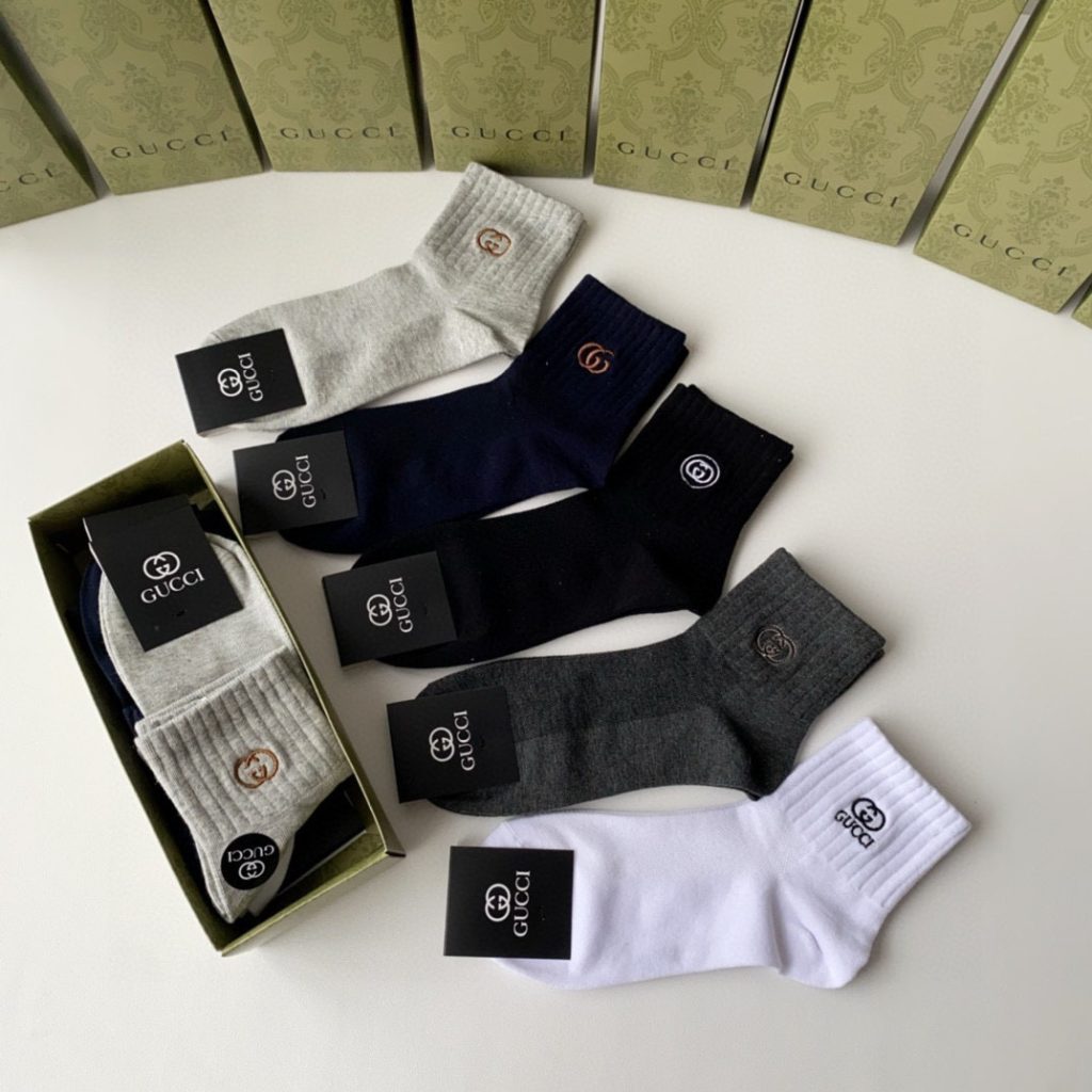Gucci (グッチ) 入手困難 コピー 新作ミドル・ロングタイプの刺繍靴下|スーパーコピーn級優良店 3 Gucci (グッチ) 入手困難 コピー 新作ミドル・ロングタイプの刺繍靴下