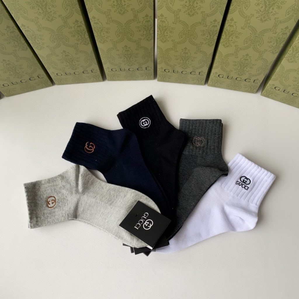 Gucci (グッチ) 入手困難 コピー 新作ミドル・ロングタイプの刺繍靴下|スーパーコピーn級優良店 4 Gucci (グッチ) 入手困難 コピー 新作ミドル・ロングタイプの刺繍靴下