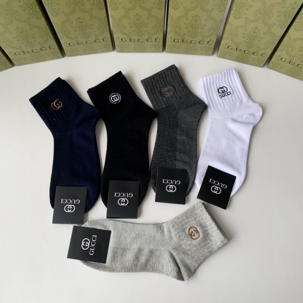 Gucci (グッチ) 入手困難 コピー 新作ミドル・ロングタイプの刺繍靴下|スーパーコピーn級優良店 5 Gucci (グッチ) 入手困難 コピー 新作ミドル・ロングタイプの刺繍靴下