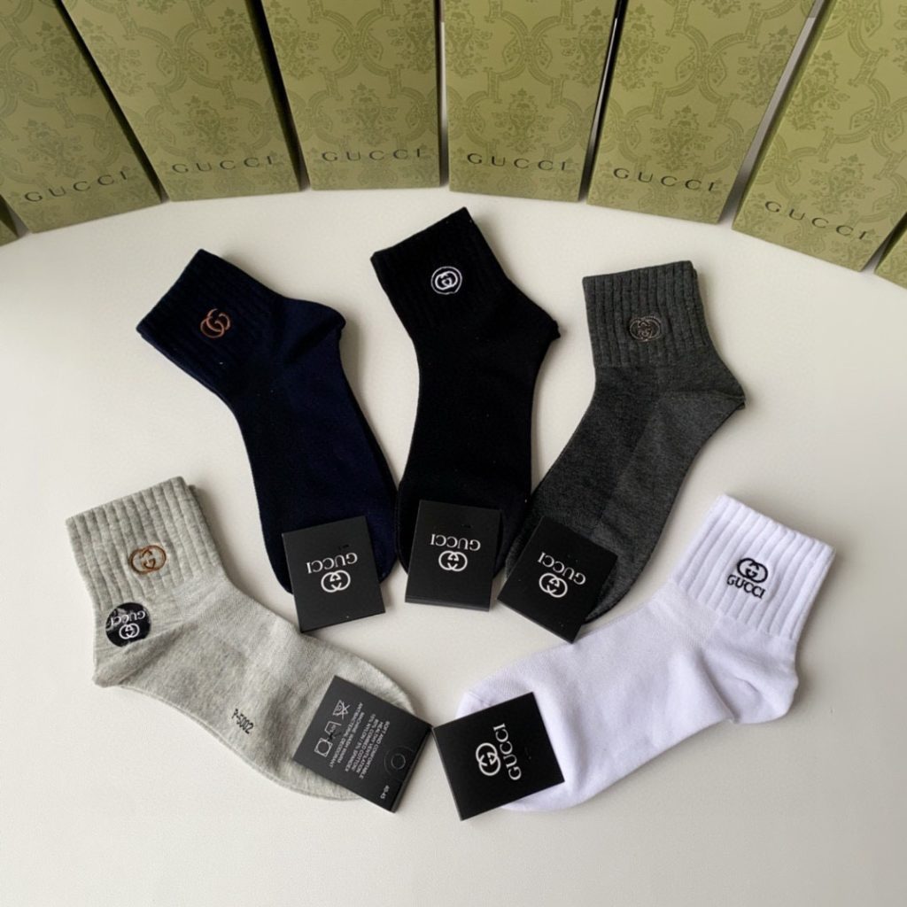 Gucci (グッチ) 入手困難 コピー 新作ミドル・ロングタイプの刺繍靴下|スーパーコピーn級優良店 6 Gucci (グッチ) 入手困難 コピー 新作ミドル・ロングタイプの刺繍靴下