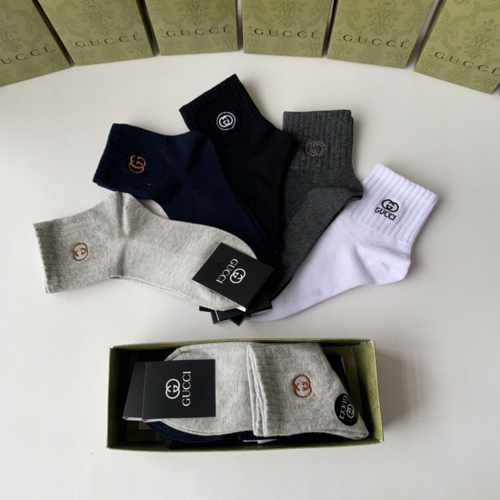 Gucci (グッチ) 入手困難 コピー 新作ミドル・ロングタイプの刺繍靴下|スーパーコピーn級優良店 7 Gucci (グッチ) 入手困難 コピー 新作ミドル・ロングタイプの刺繍靴下