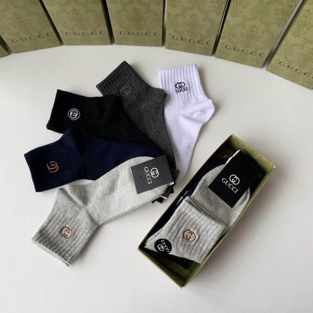 Gucci (グッチ) 入手困難 コピー 新作ミドル・ロングタイプの刺繍靴下|スーパーコピーn級優良店 8 Gucci (グッチ) 入手困難 コピー 新作ミドル・ロングタイプの刺繍靴下