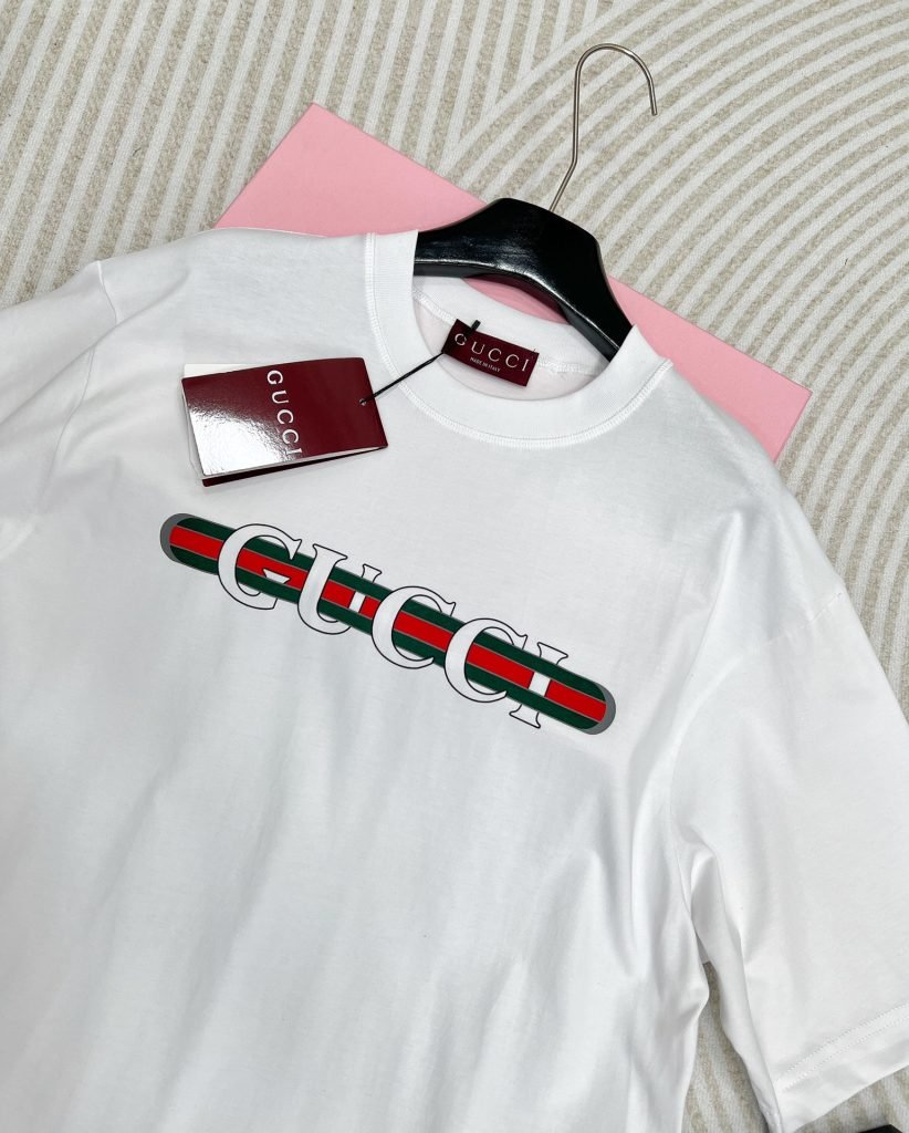 GUCCI (グッチ) 偽物 アルファベットプリントラウンドネック半袖 通販