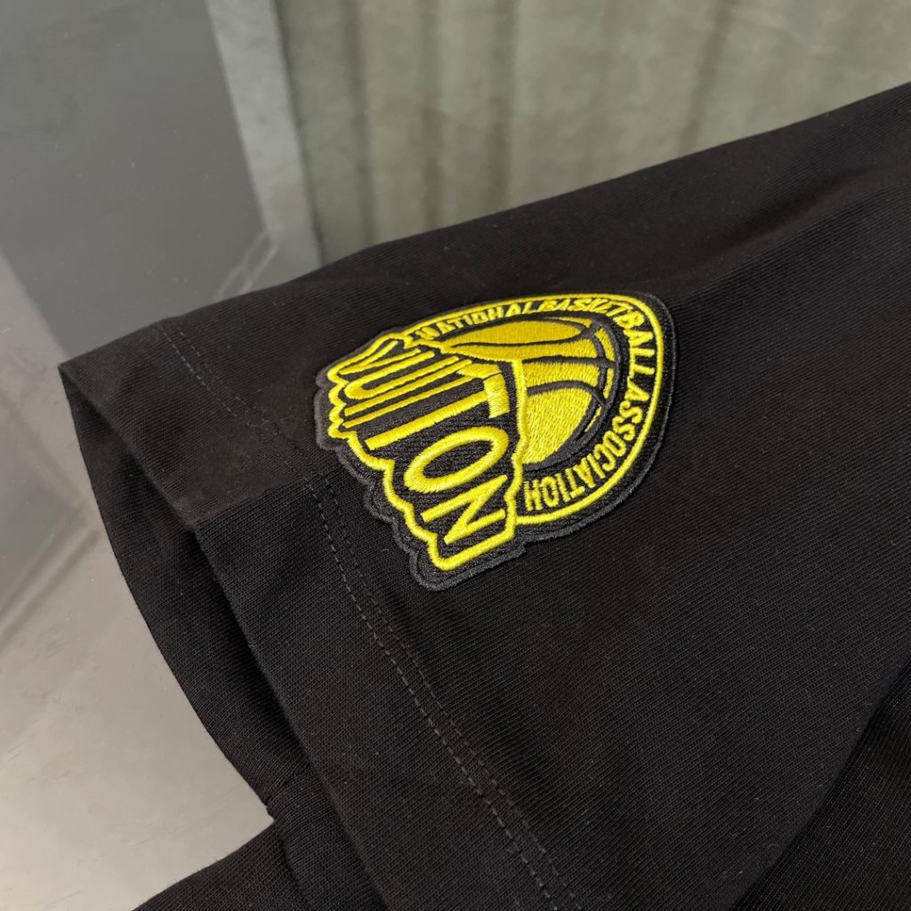 LOUIS VUITTON（ルイヴィトン） スーパーコピー  刺繍バスケットボール柄アルファベット半袖Tシャツ 激安通販