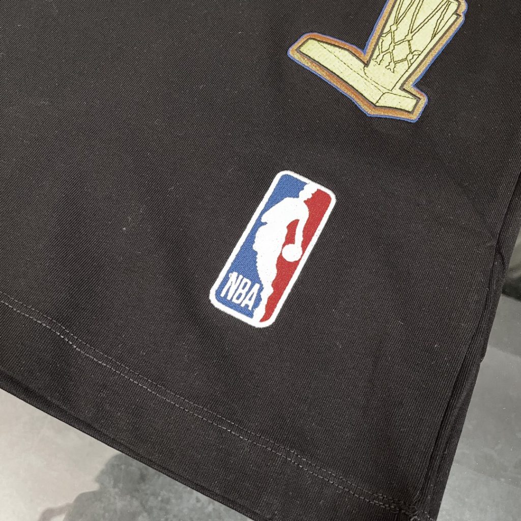 LOUIS VUITTON（ルイヴィトン） スーパーコピー  刺繍バスケットボール柄アルファベット半袖Tシャツ 激安通販