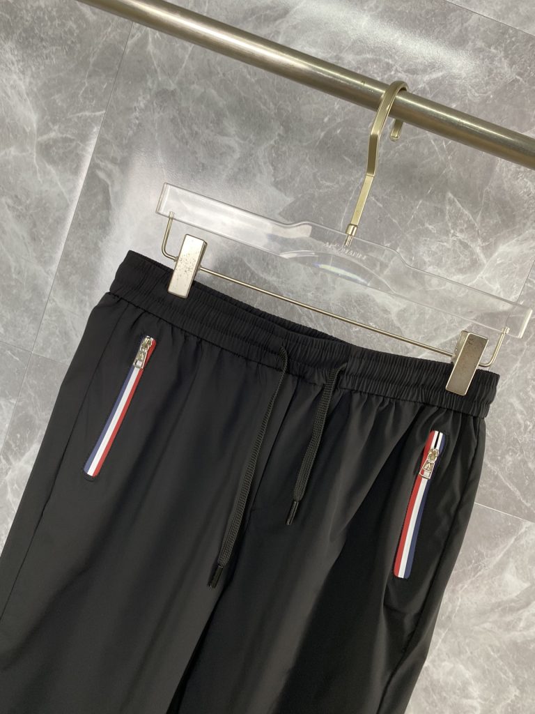 モンクレール 偽物 通気性が良くて快適なカジュアルパンツ