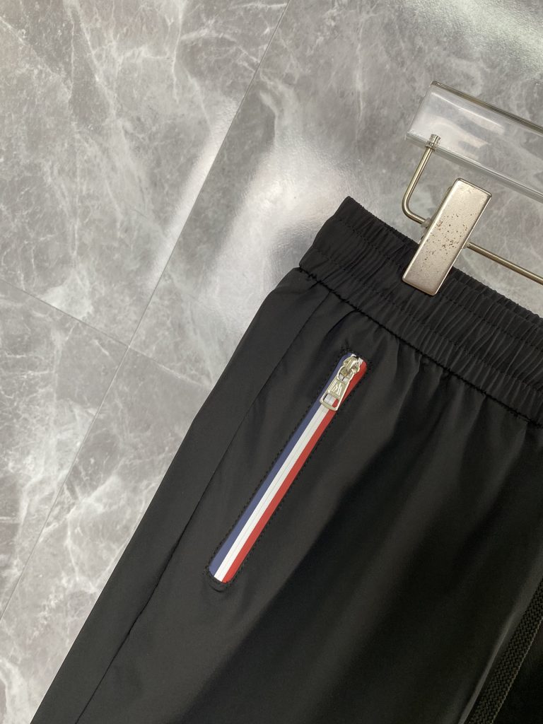 モンクレール 偽物 通気性が良くて快適なカジュアルパンツ