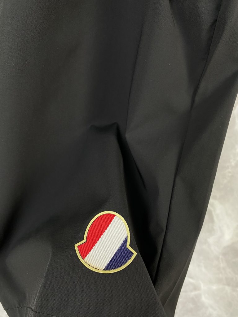 モンクレール 偽物 通気性が良くて快適なカジュアルパンツ